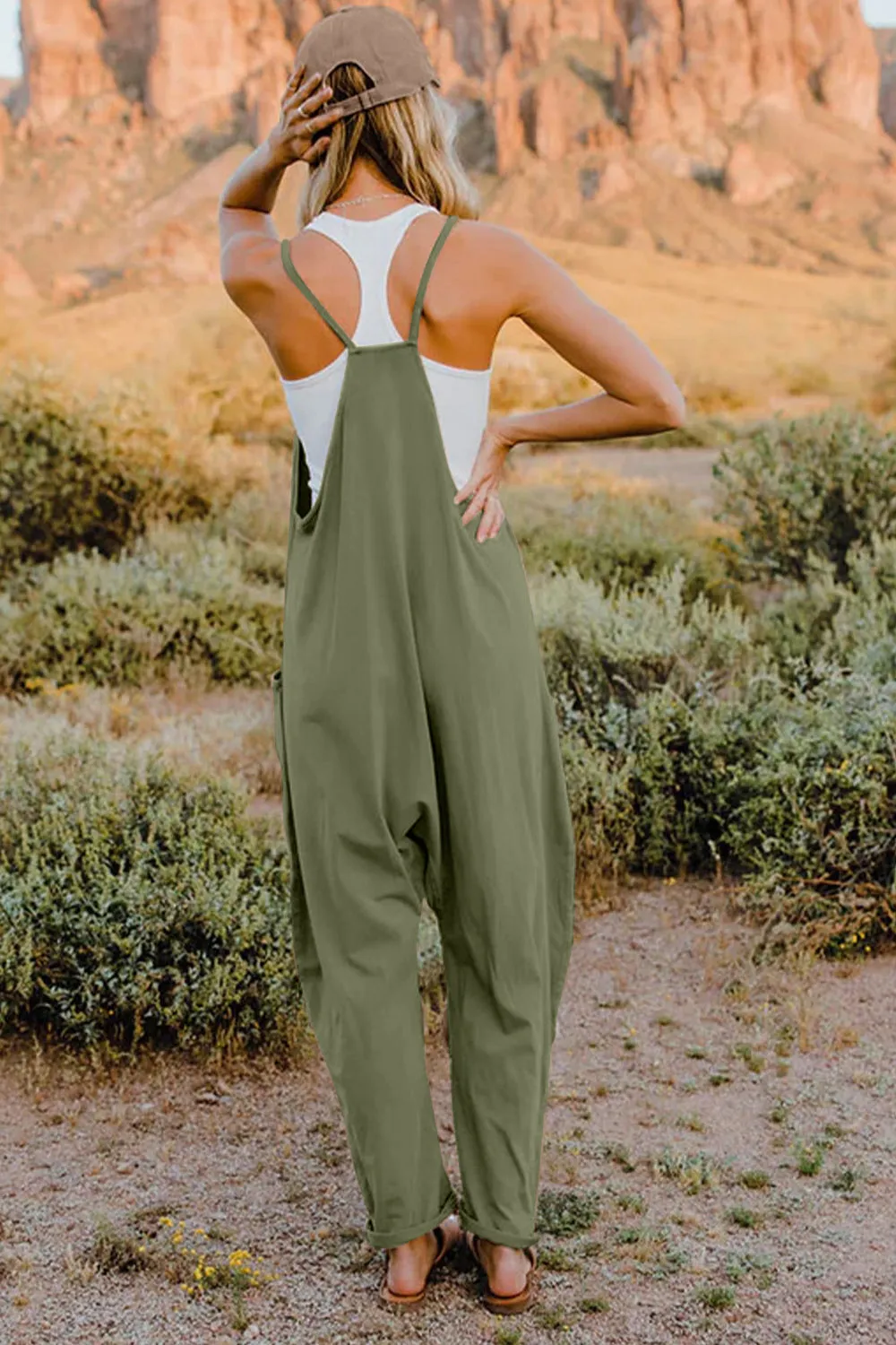 Adventure-Ready Black Jumpsuit – Travel in Comfort & Style