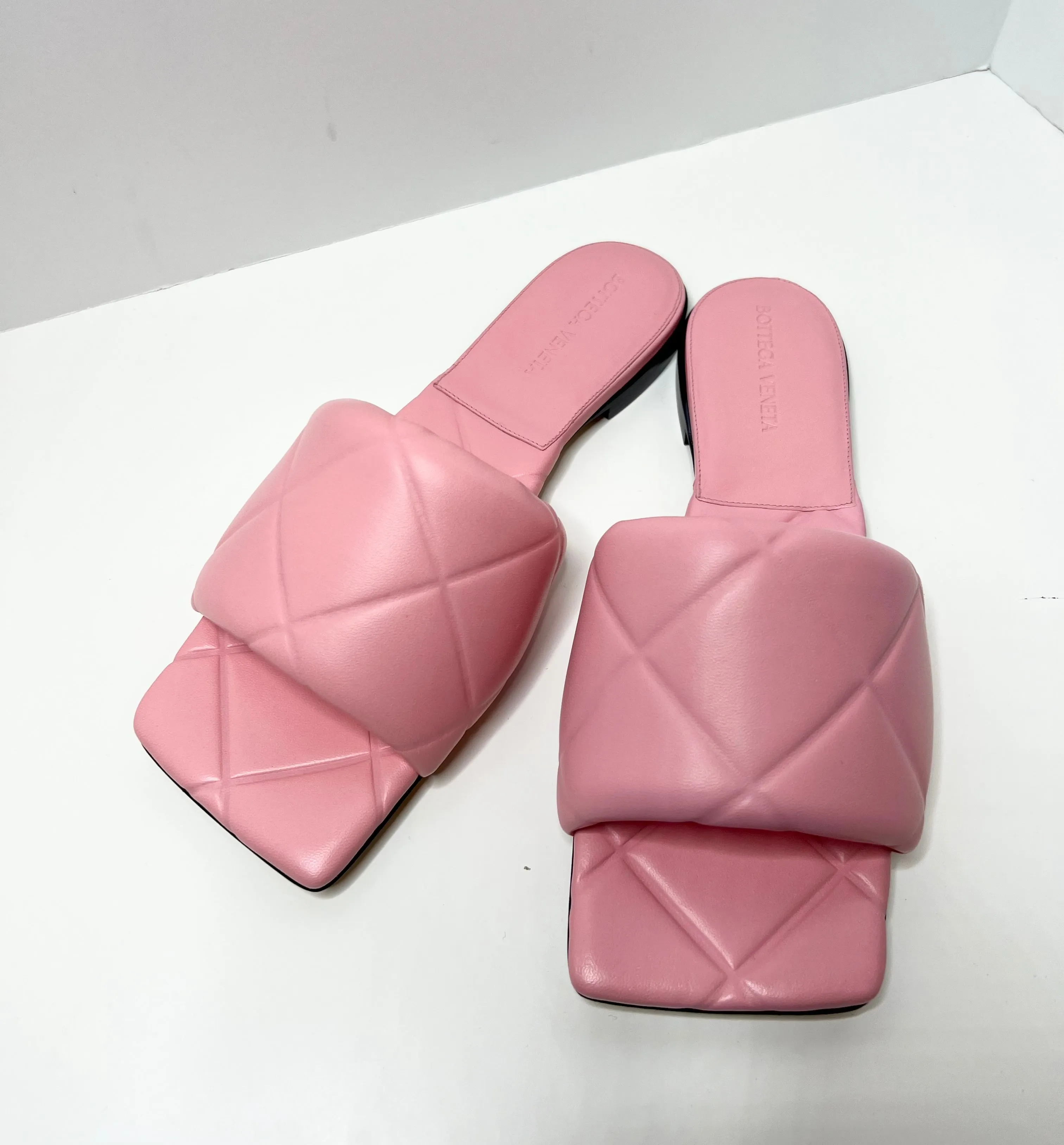 Bottega Veneta The Rubber Lido Flat Sandals 38