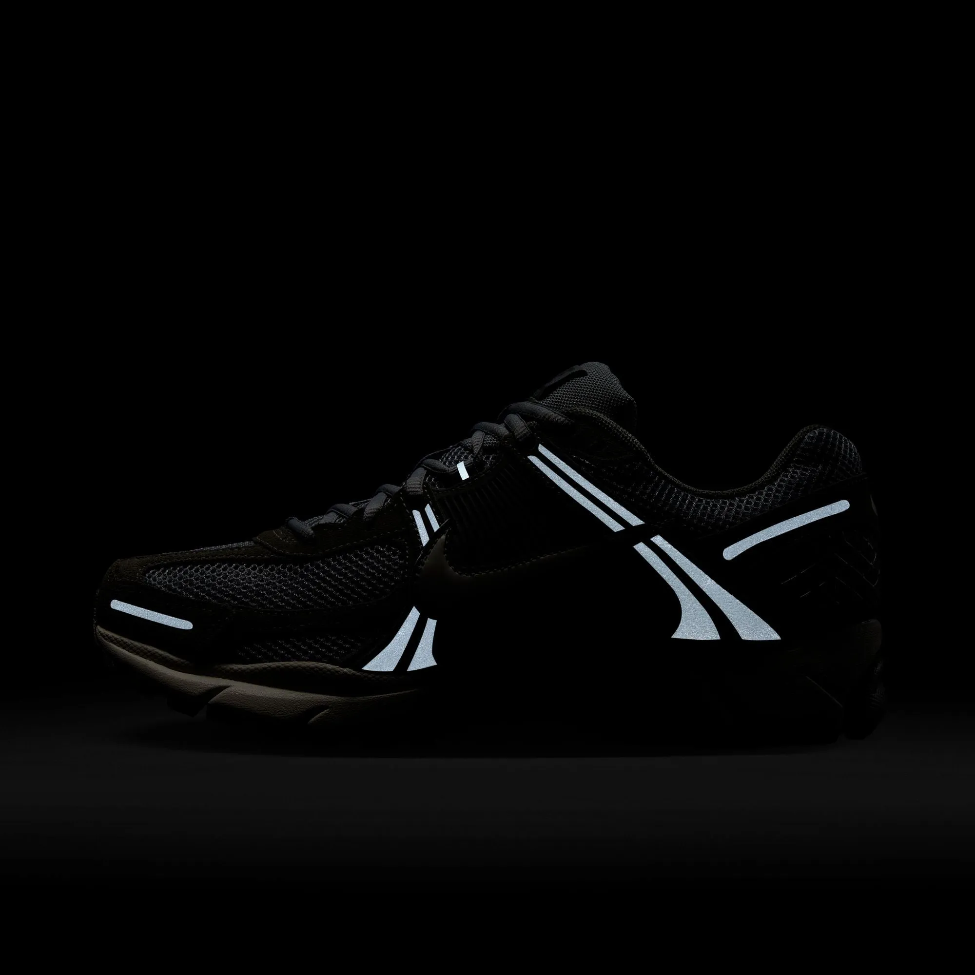 Nike - Zoom Vomero 5 ~ Dark