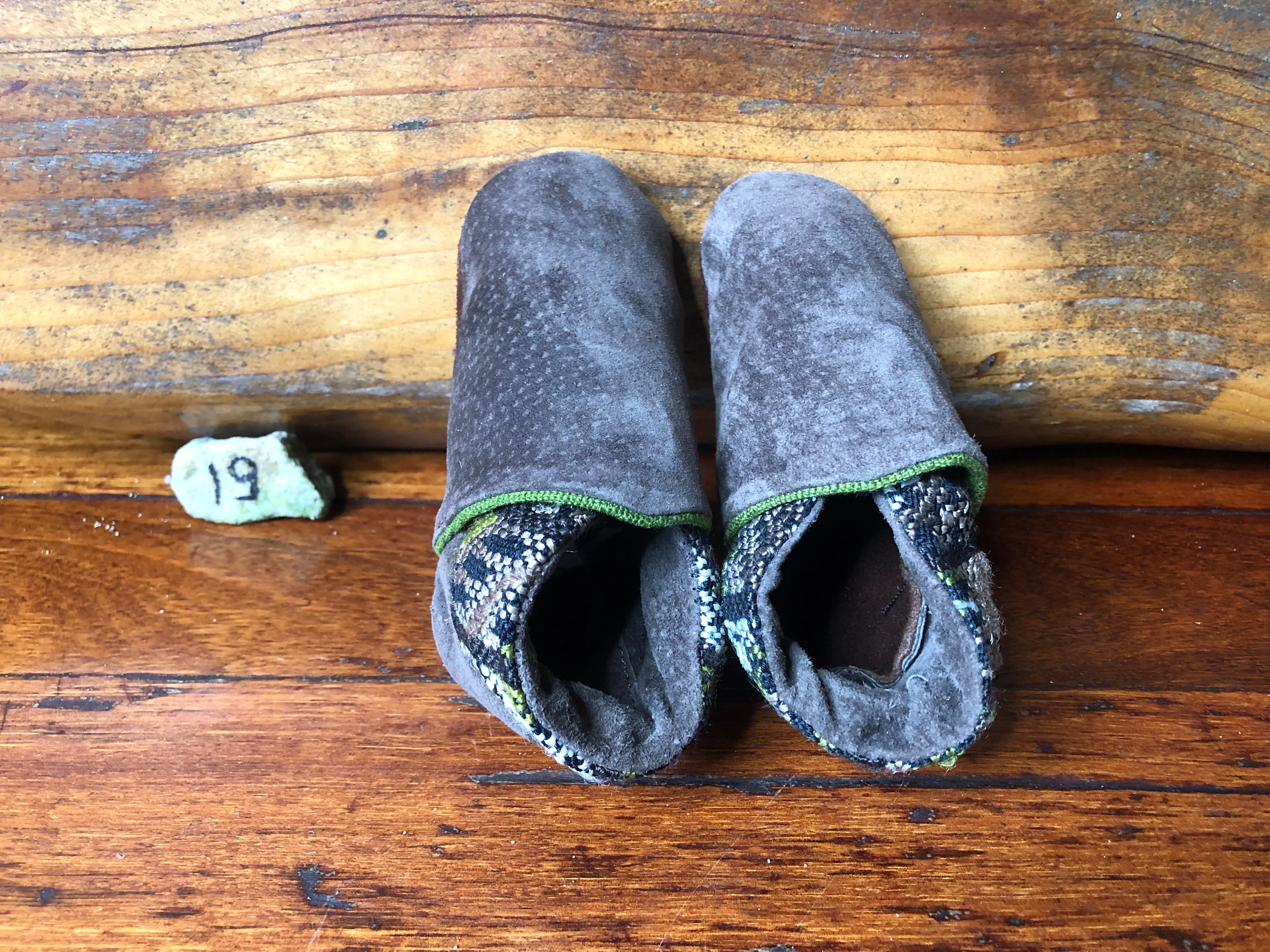 Size 19 Baby Elf Slippers - Grey with Green