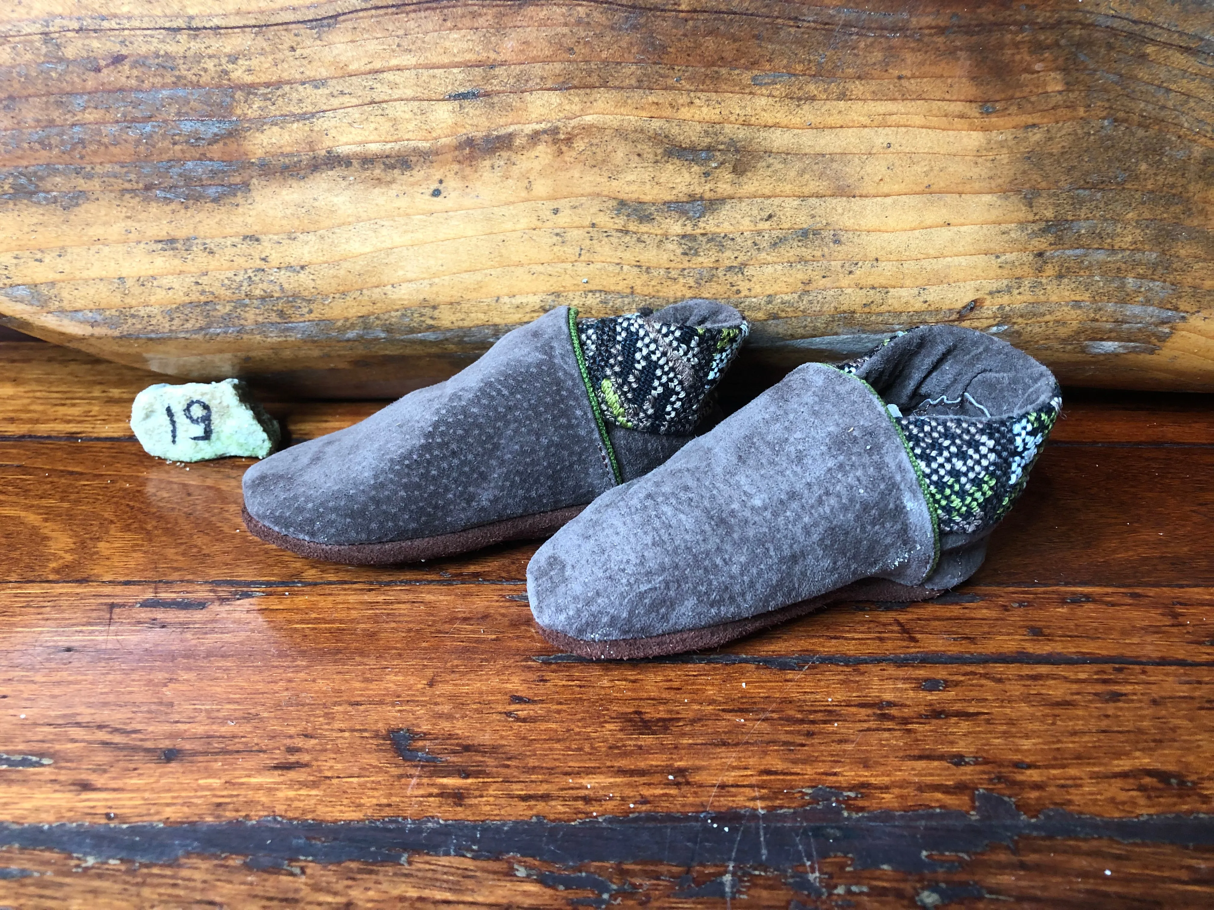 Size 19 Baby Elf Slippers - Grey with Green