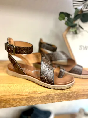 Women's Very G 'Steffy Tooled' Strappy Sandals